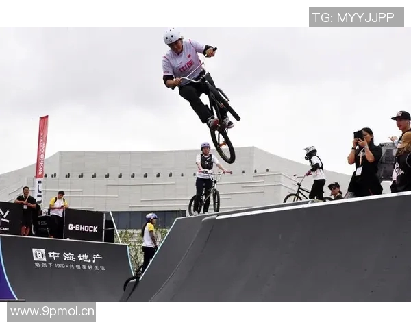 杭州极限运动队在滑板精英赛中以75分高居积分榜首位 杭州极限运动队在滑板精英赛中以75分高居积分榜首位